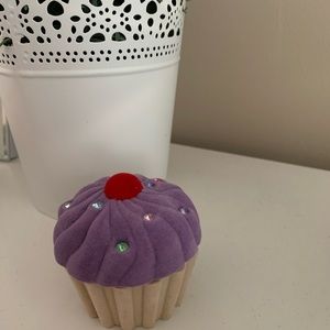 Children's rainbow cupcake necklace gift set.